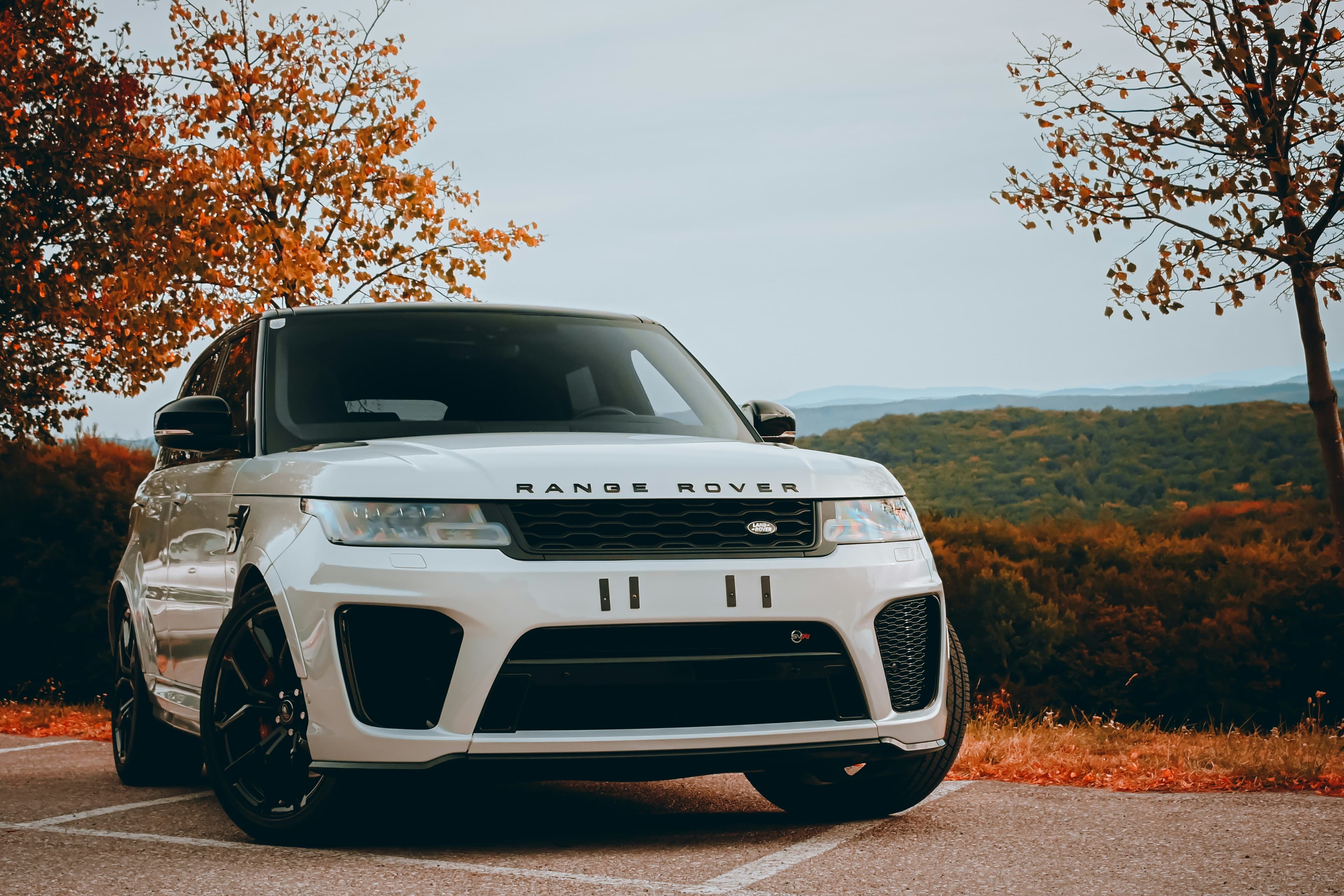 2025 Range Rover Sport SV, front three-quarter